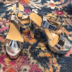 METALLIC SILVER PLATFORM HEELS